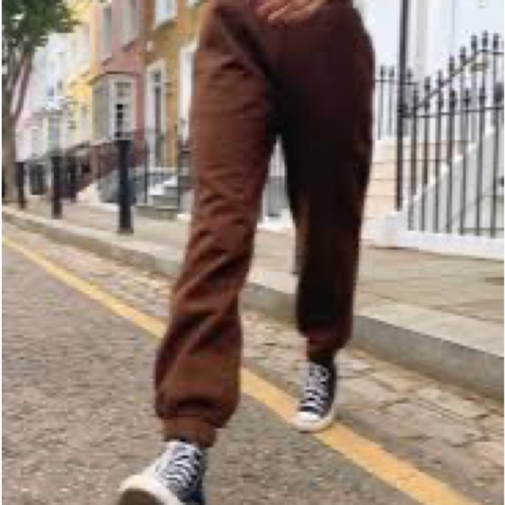 Brandy Melville Women’s brown Rosa Sweatpants. One size.